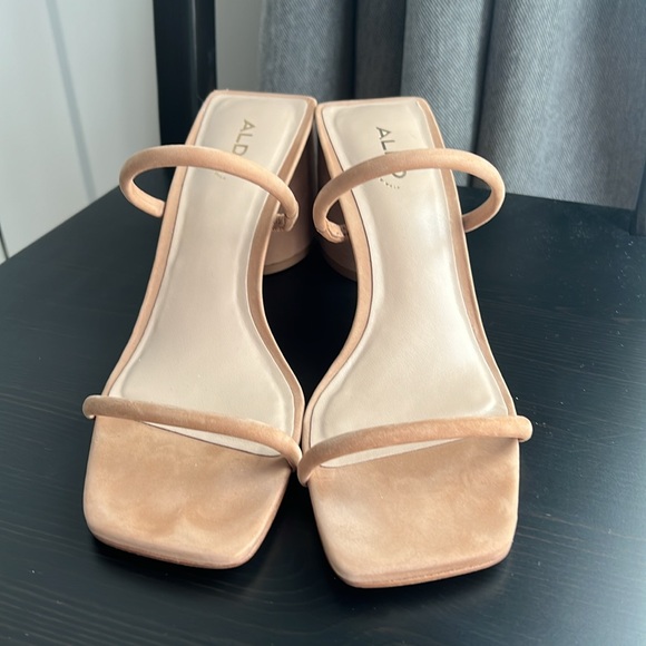 Aldo slip on beige sandals - Picture 2 of 5